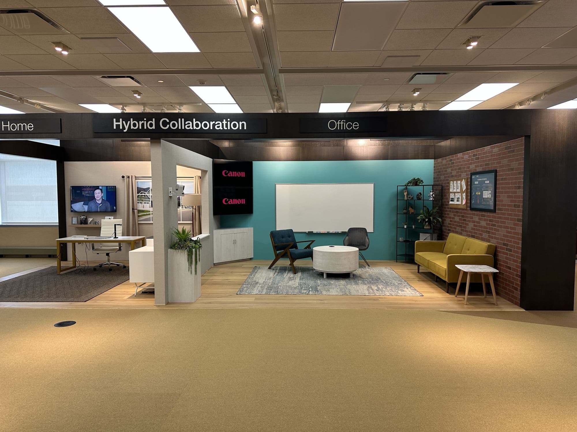 A hybrid collaboration room